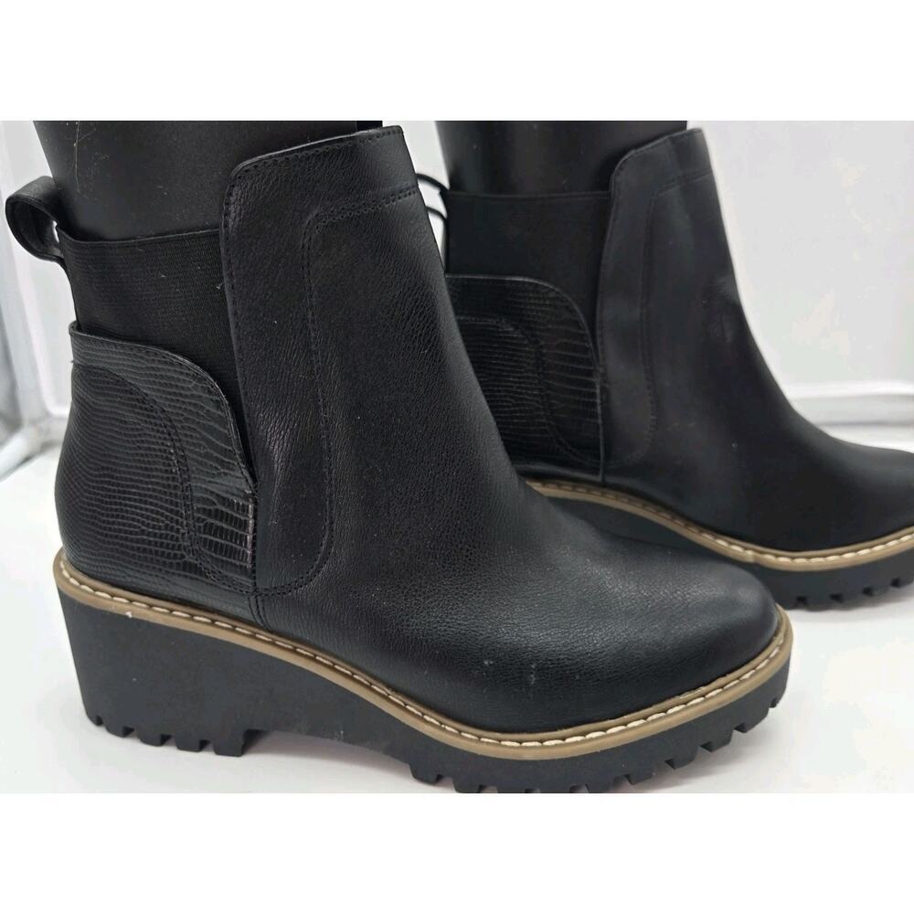 NEW Dolce Vita Rango Ankle Lug Boot Women’s Size 7 Black Snake Print 2" Heel